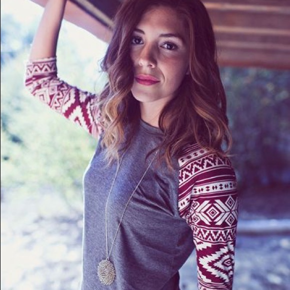 SOLD 💛 lularoe // randy raglan aztec print tee - Picture 3 of 7