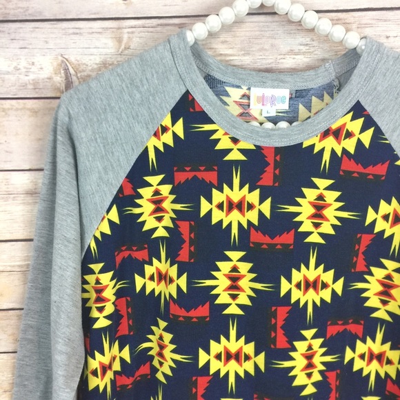 SOLD 💛 lularoe // randy raglan aztec print tee - Picture 4 of 7