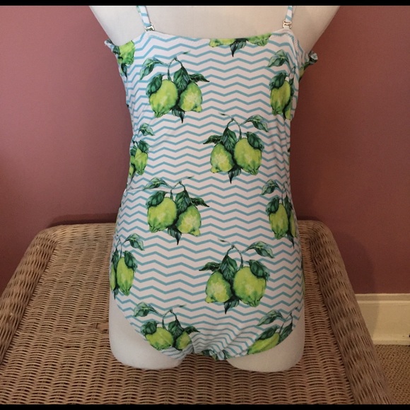 Retro one piece. - Picture 2 of 3