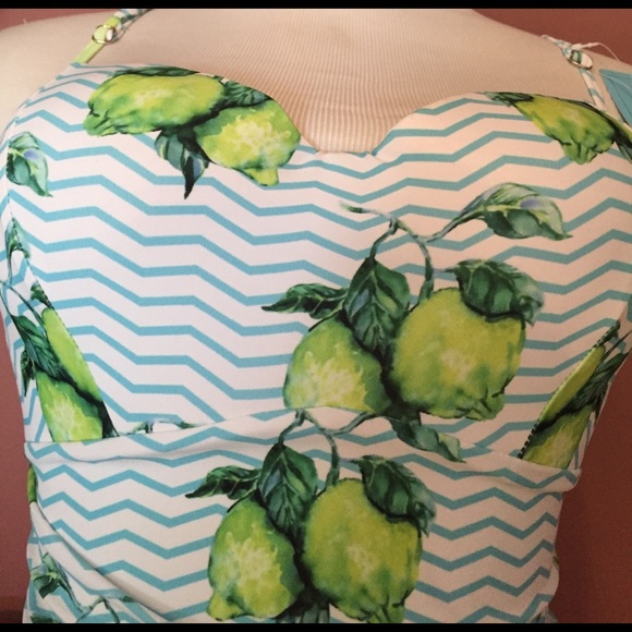 Retro one piece. - Picture 3 of 3