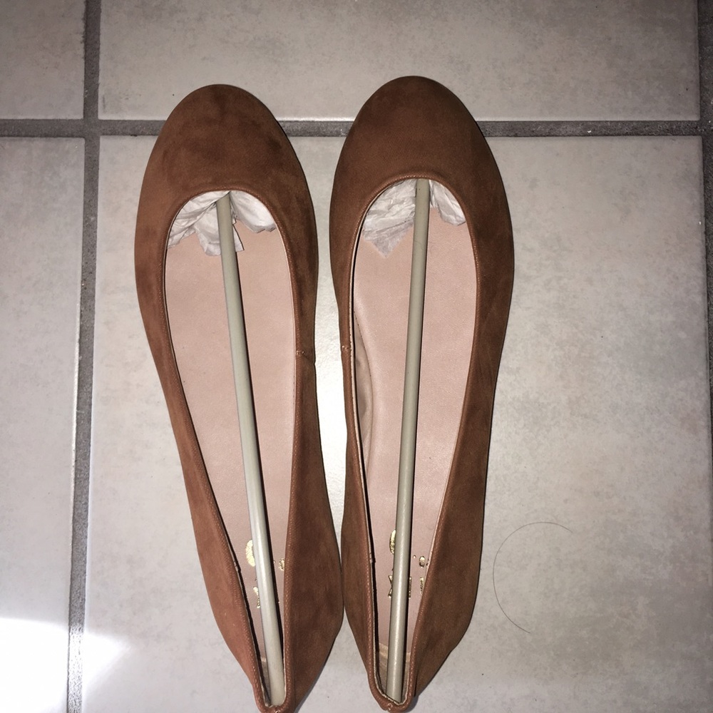 Women's Tan Flats