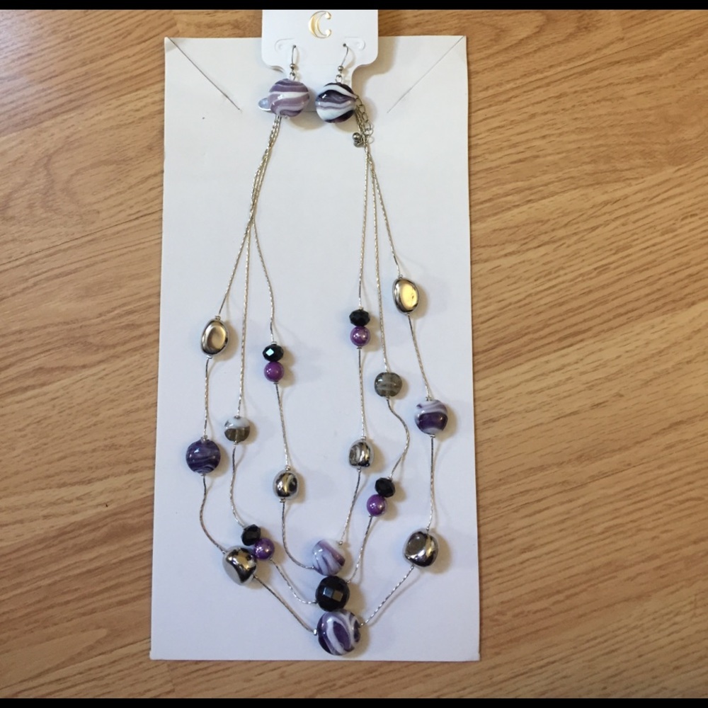 CHARMING CHARLIE STATEMENT NECKLACE AND EARRINGS