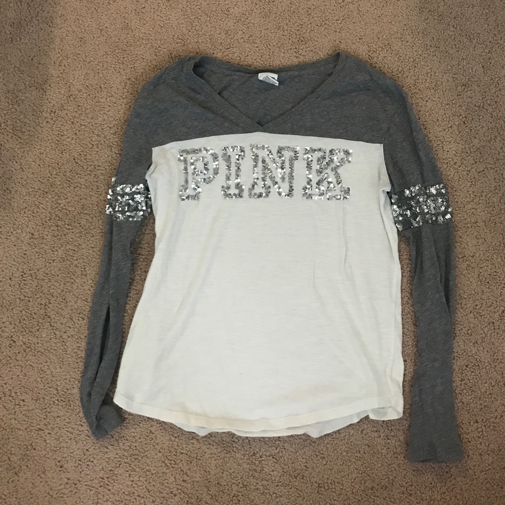 Gray and white sequence shirt.