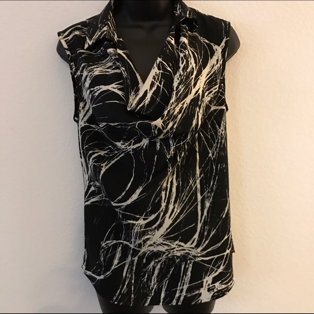 sleeveless,ruffle front, super chic....