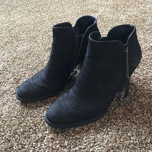 Like New! Paul Green Malibu Sliced Zip Bootie.