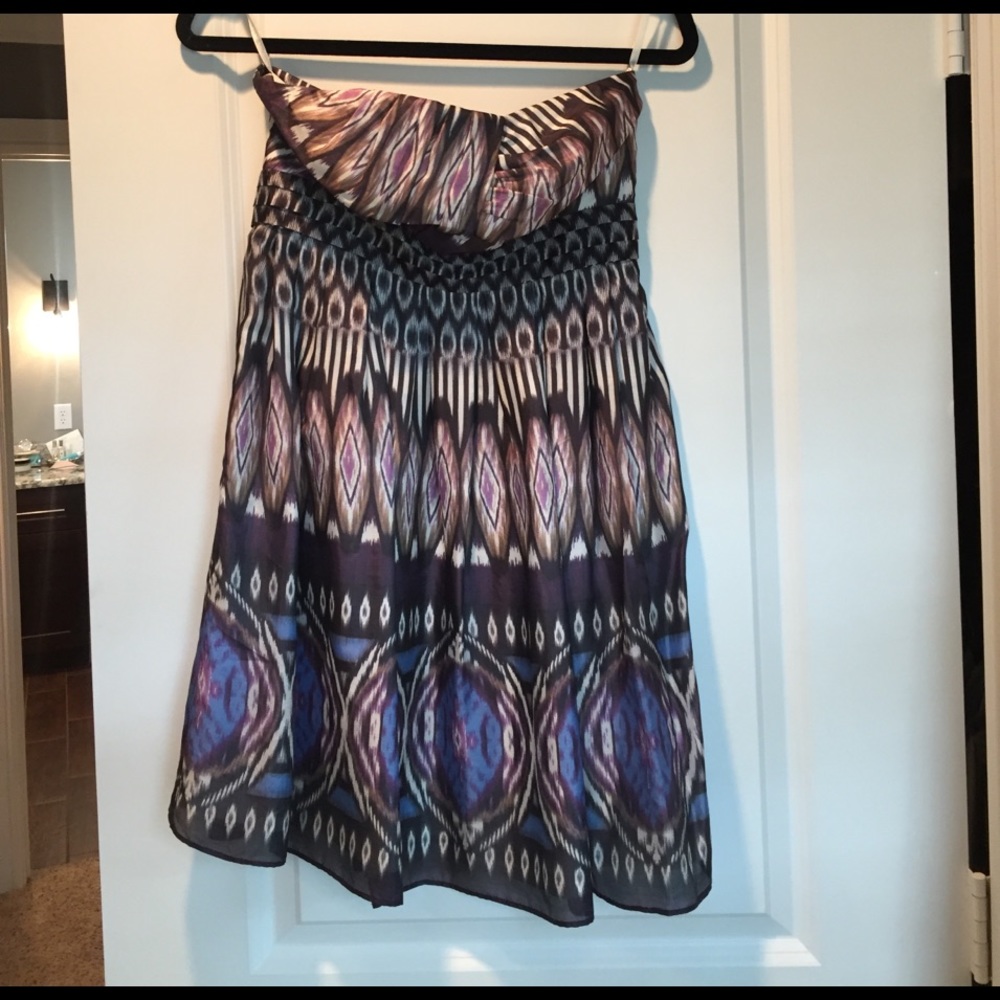 Like new, Strapless flowy dress to bring in spring