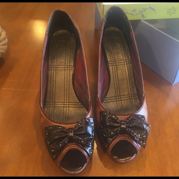 Adorable Bobbi Blu Fall Shoes - Picture 1 of 5