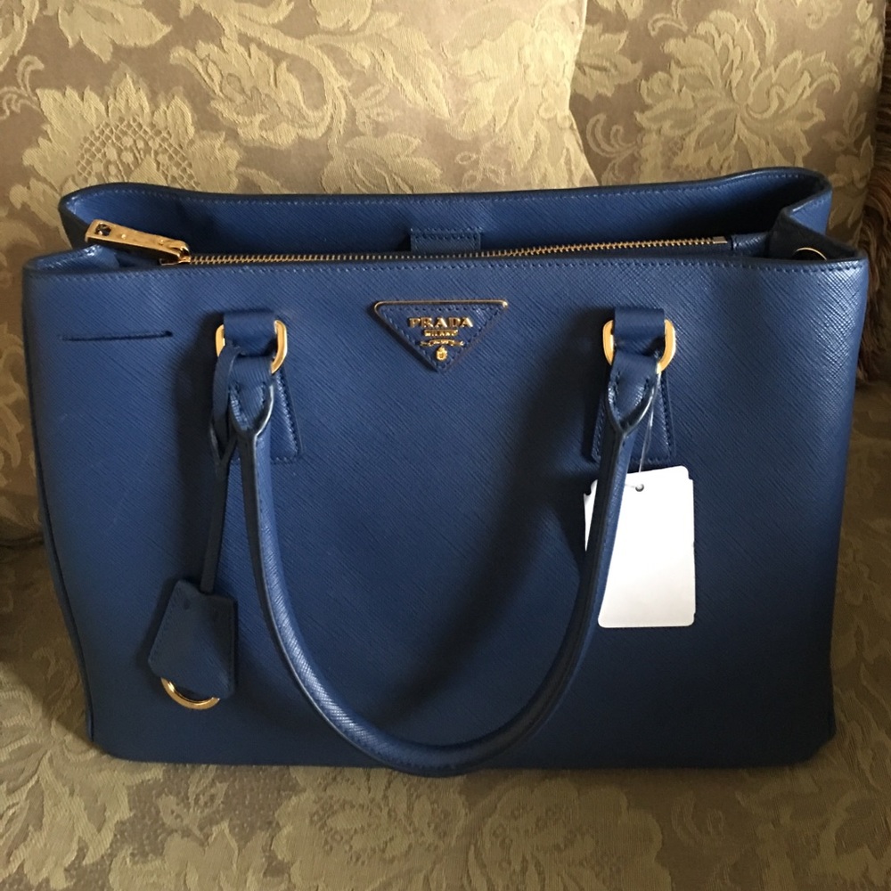authentic Prada - Picture 2 of 5