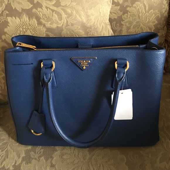 authentic Prada - Picture 2 of 5