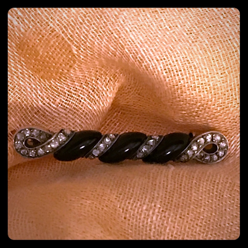 Elegant Vintage Diamond and Onyx Pin
