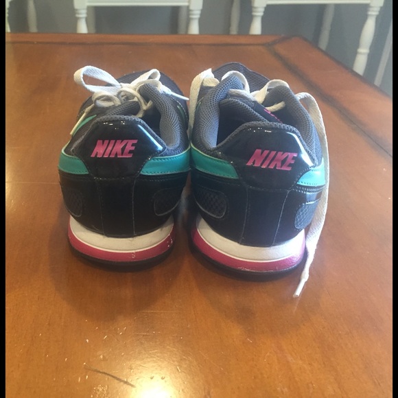 Nike - Picture 3 of 4