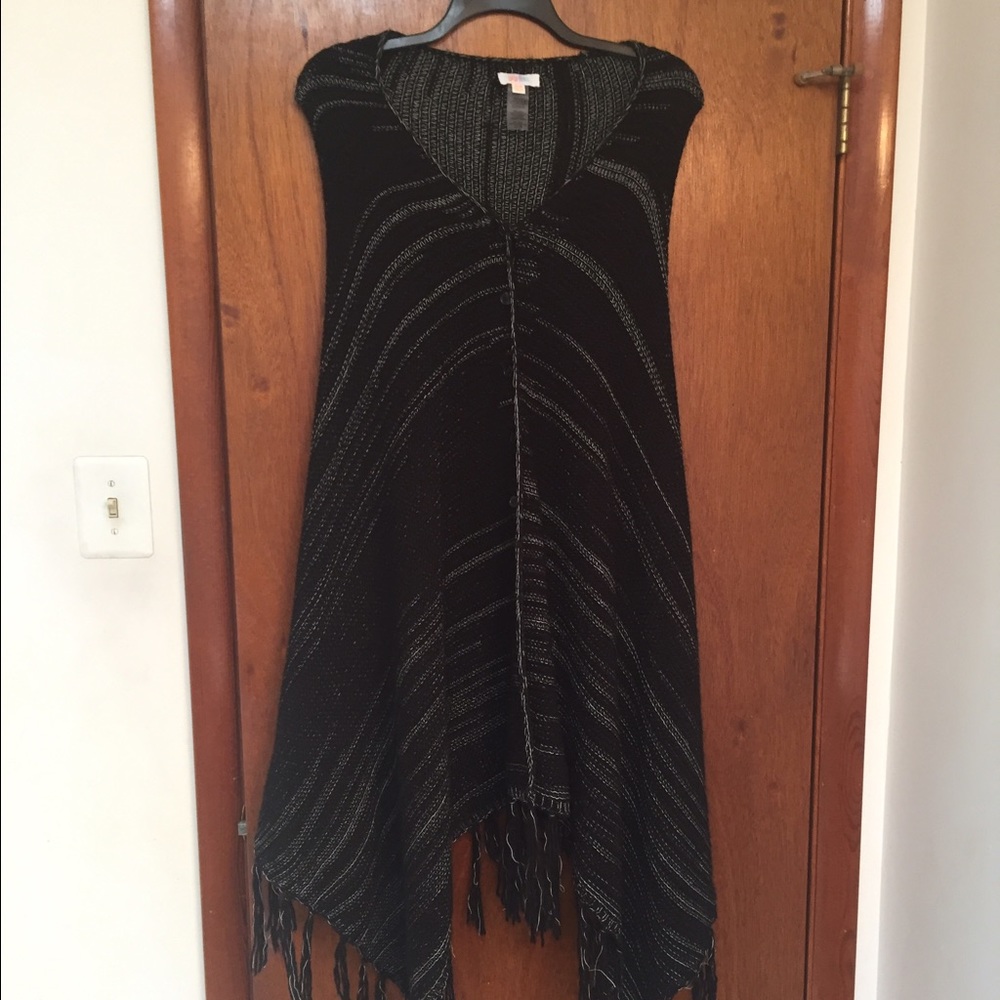 Gently Used Lularoe Black/White Mimi
