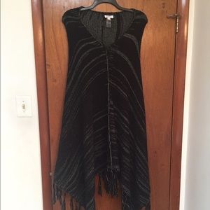 Gently Used Lularoe Black/White Mimi