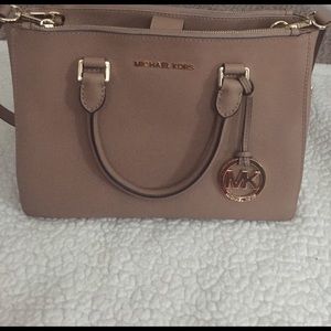 Michael Kors Sutton purse 🌺
