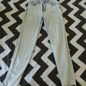 Light Denim Mom Jeans (26/32)