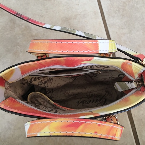 Guess mini cross body bag - Picture 3 of 4