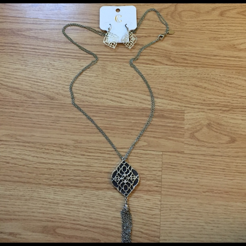 CHARMING CHARLIE LONG NECKLACE&EARRING