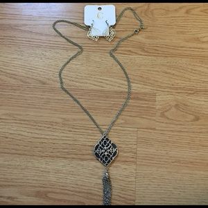 CHARMING CHARLIE LONG NECKLACE&EARRING