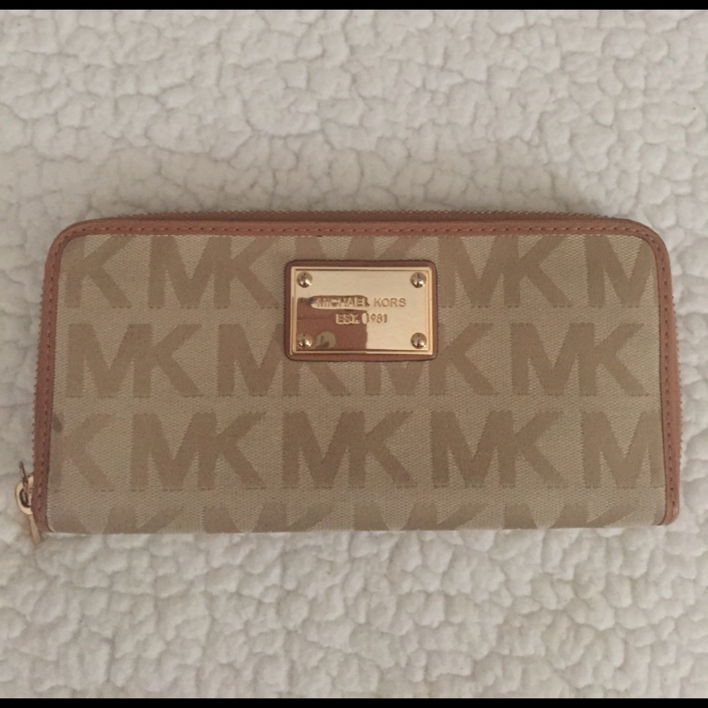 Michael Kors wallet like new!!