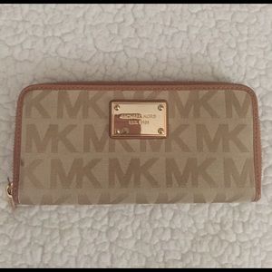 Michael Kors wallet like new!!