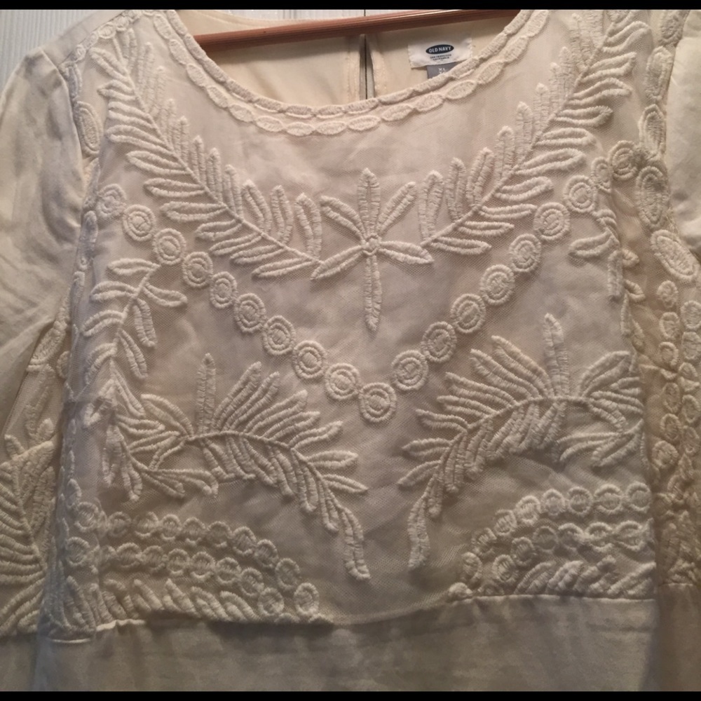 NWT. Absolutely gorgeous embroidered dress