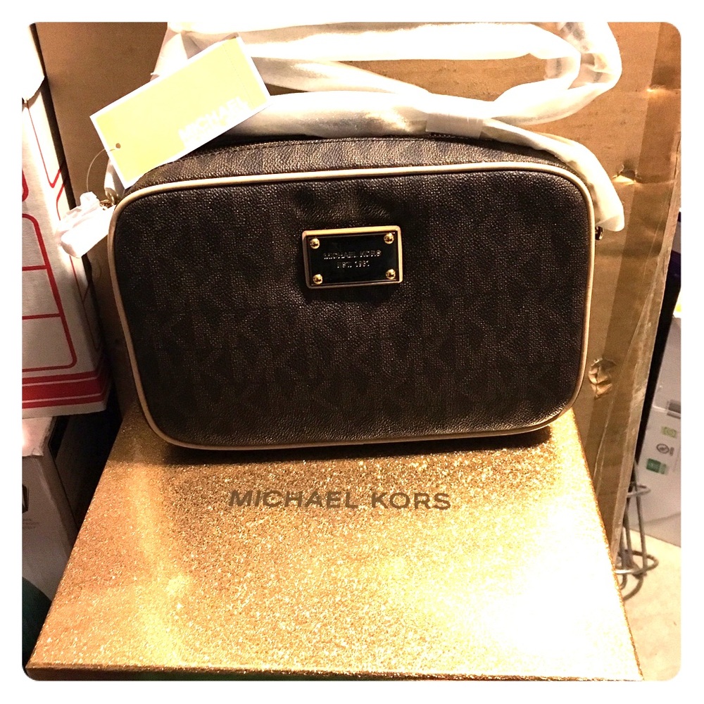 Authentic MICHAEL KORS jet set cross body