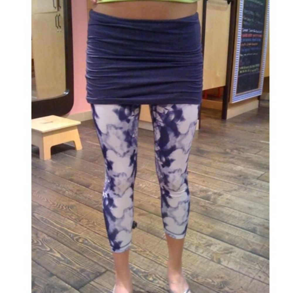 💜 B2G1! 💜EUC Lululemon Yin to You crop -4