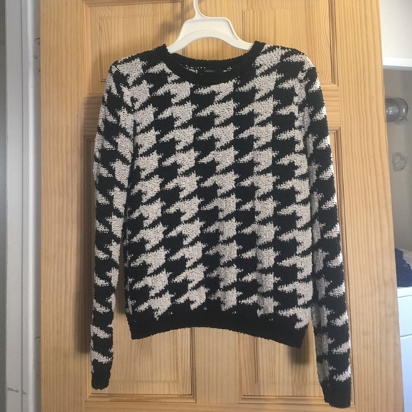 Whit/black sweater - Picture 1 of 1