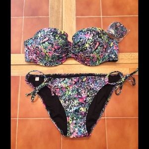 NWOT VS Flirt Graffiti Bandeau Swim Set