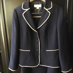 I am selling a size 10 John Meyers women's suit.