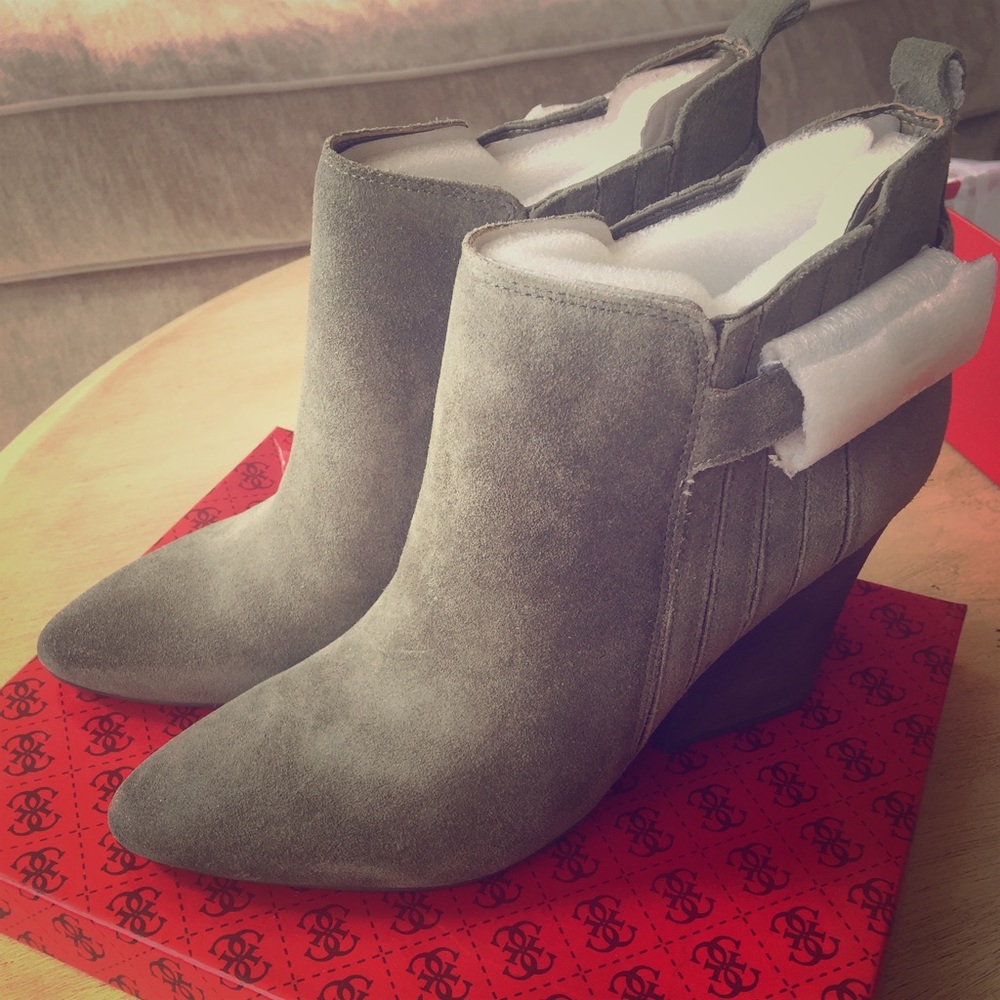 NIB Guess Nicolo Suede Bootie 9.5