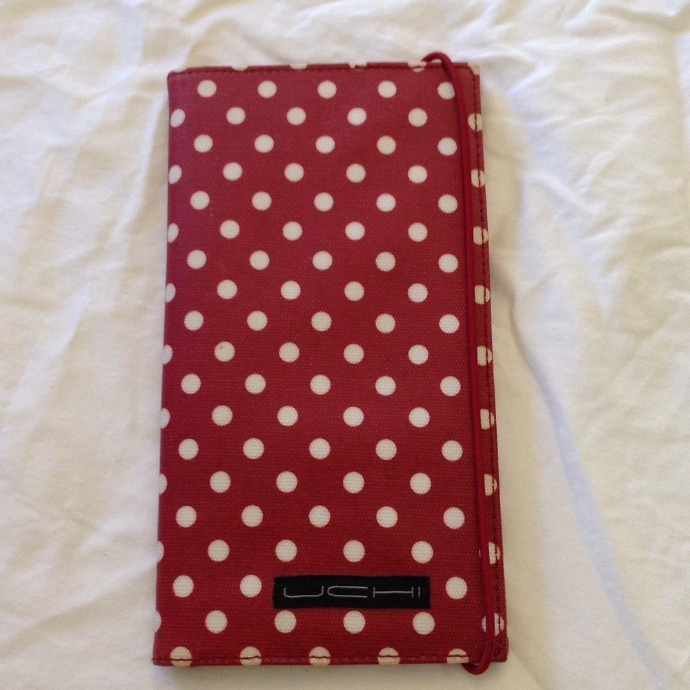 Uchi travel clutch wallet