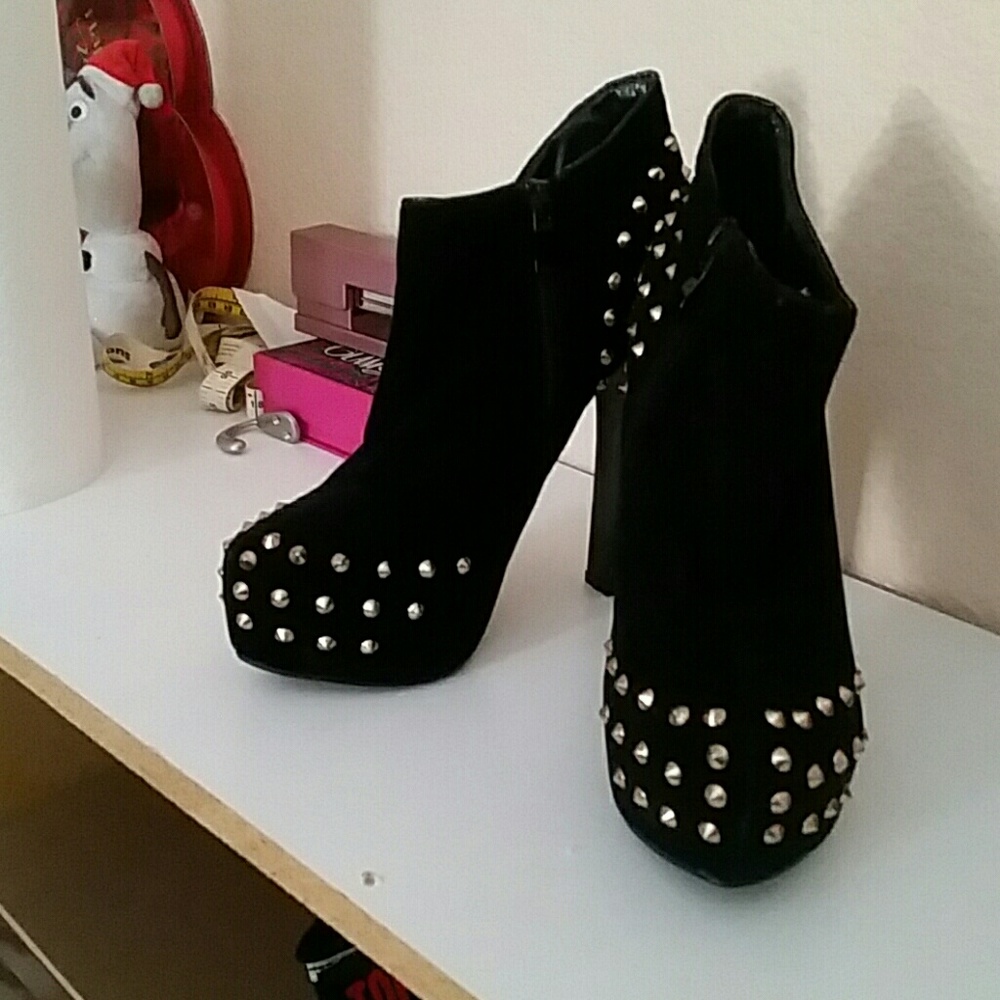 High heel ankle boots with studs