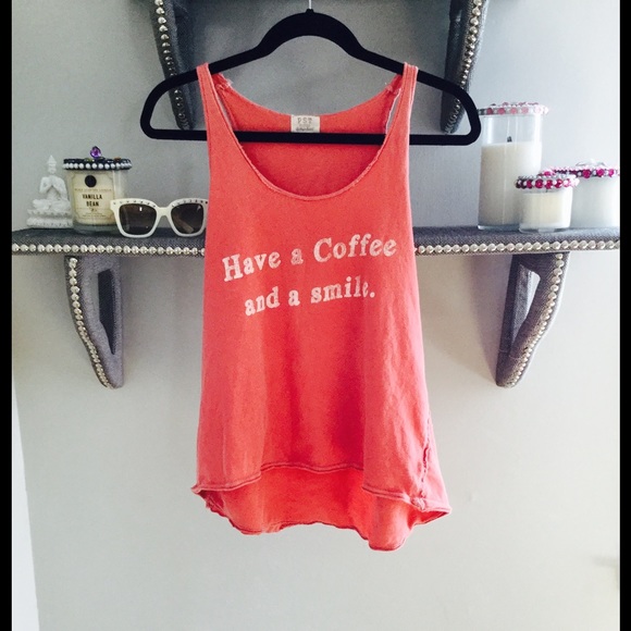 Tops - Comfy have coffee and smile tank☕️😄