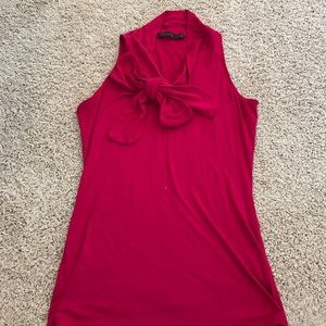 sleeveless cotton blouse with tie at the neck