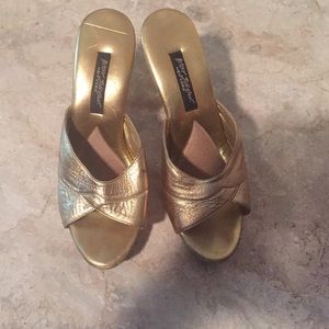 Betsy Johnson gold heels Sz 8
