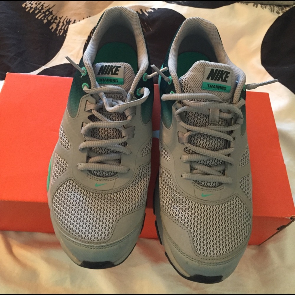 Men's Nike dual fusion training shoe size 9