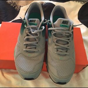 Men's Nike dual fusion training shoe size 9