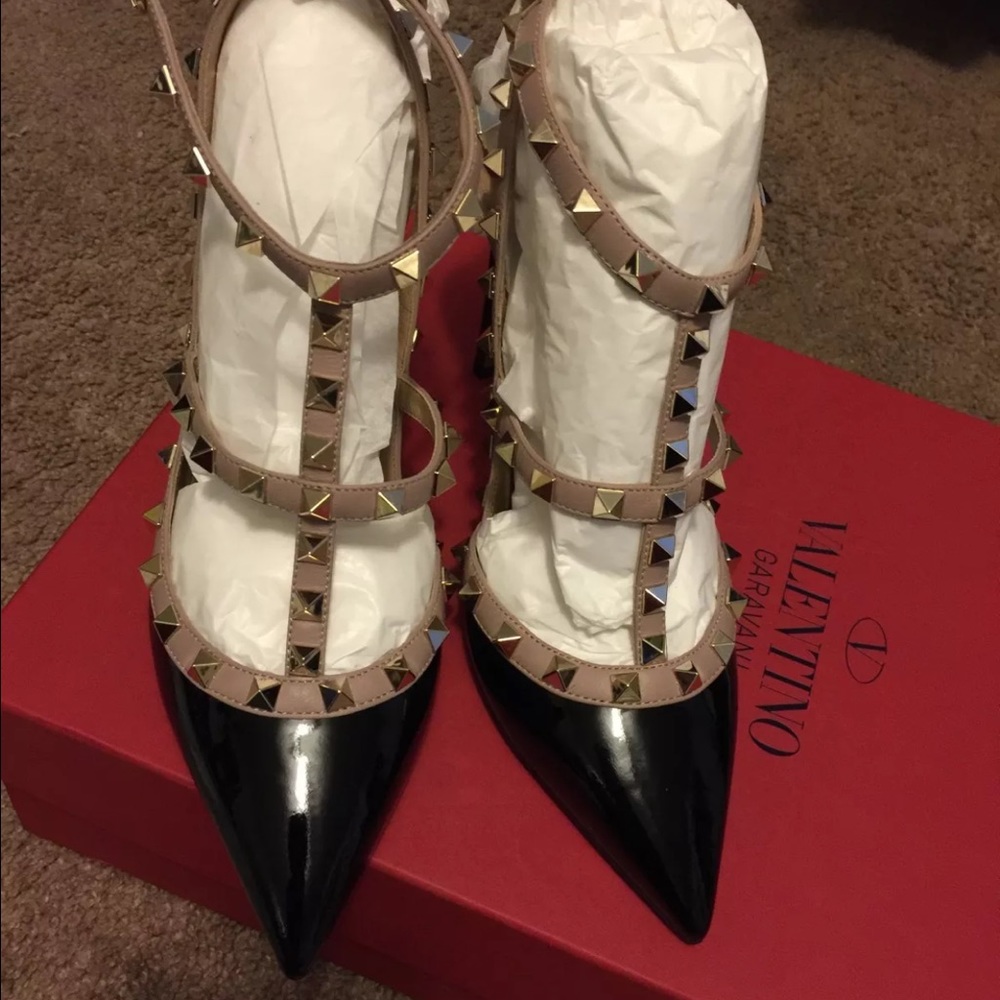 NIB Valentino Rockstude size 36