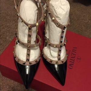 NIB Valentino Rockstude size 36