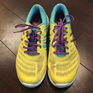 Asics Fluidaxis Gel Running shoes worn once!