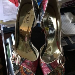 Guess heel