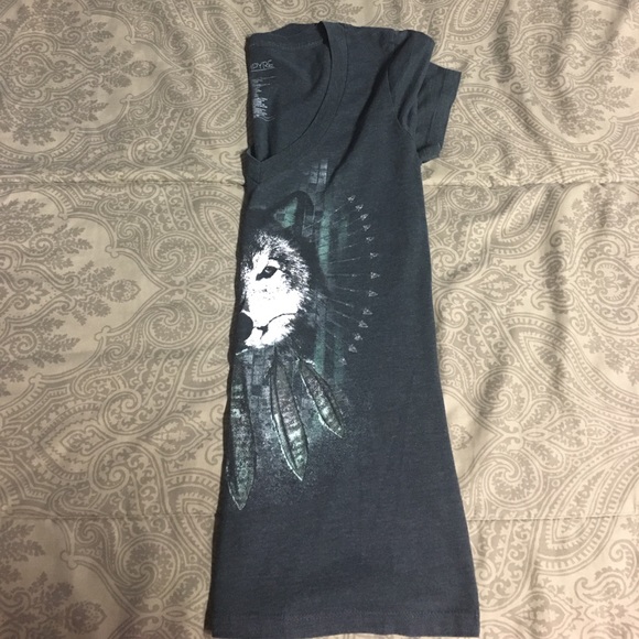 WOLF 🐺 V NECK ZUMIEZ BRAND SHORT SLEEVE - Picture 2 of 2