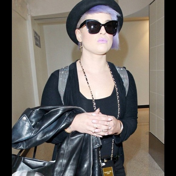 Chanel iPhone 6 Plus case perfume with chain - Picture 3 of 4