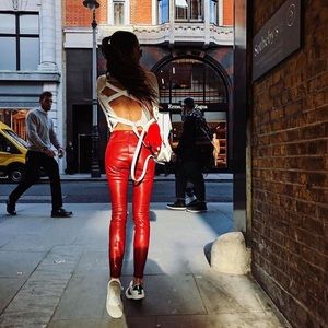 Meet your Posher, Claudia