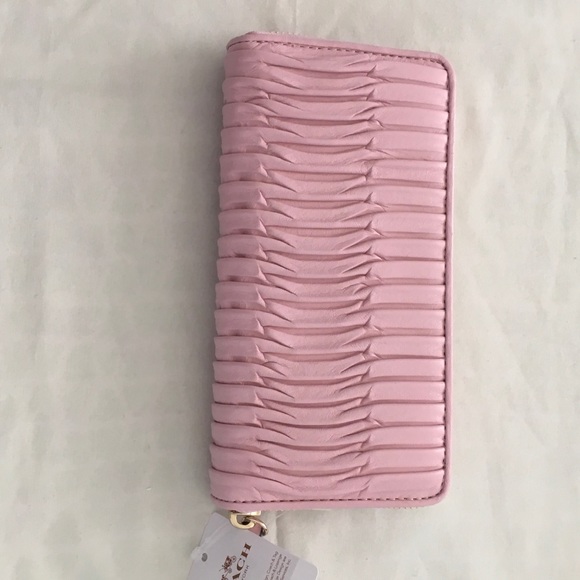 NWT Coach zip around wallet - Picture 4 of 6