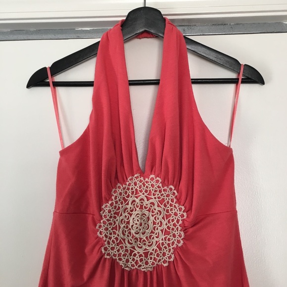 Pretty pink halter top with crochet appliqué - Picture 2 of 3
