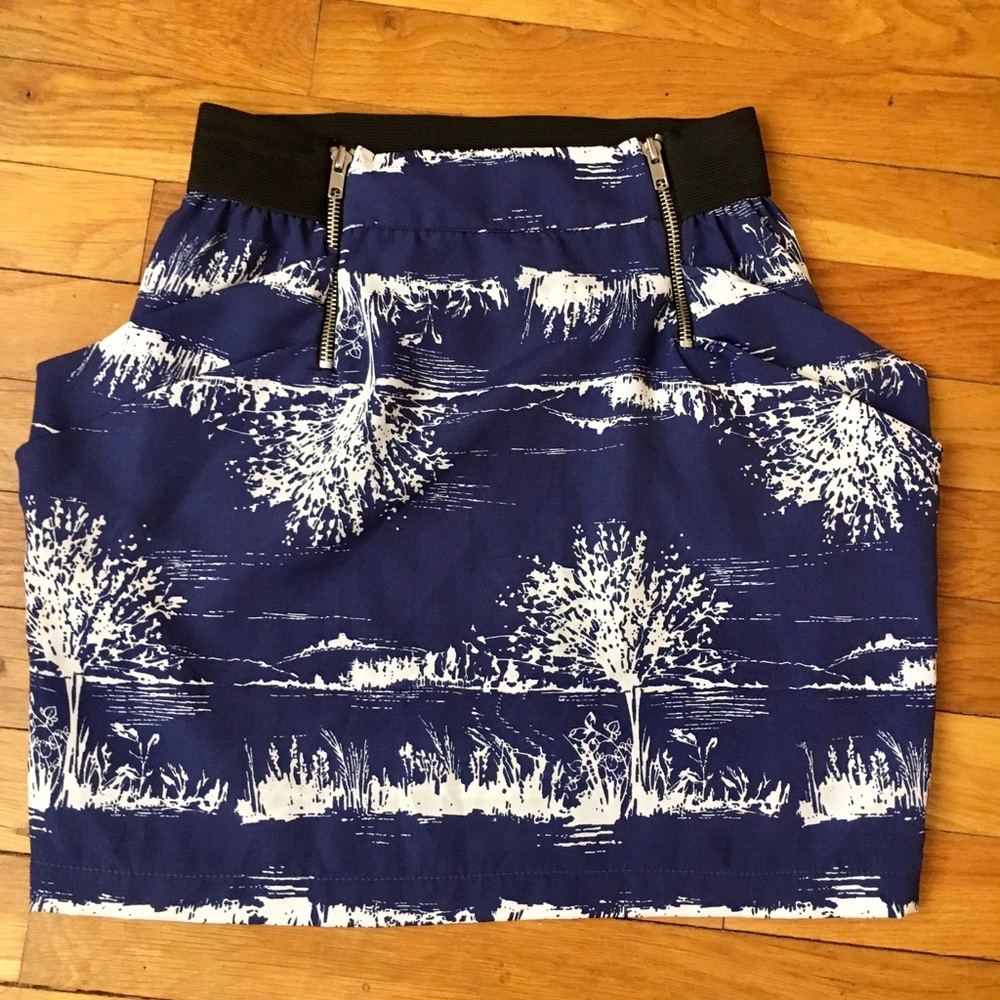 Navy blue tree design mini skirt with pockets Sz S