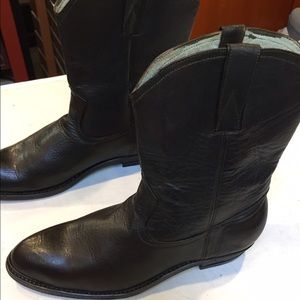 BROWN ALL LEATHER BOOTS SIZE 40