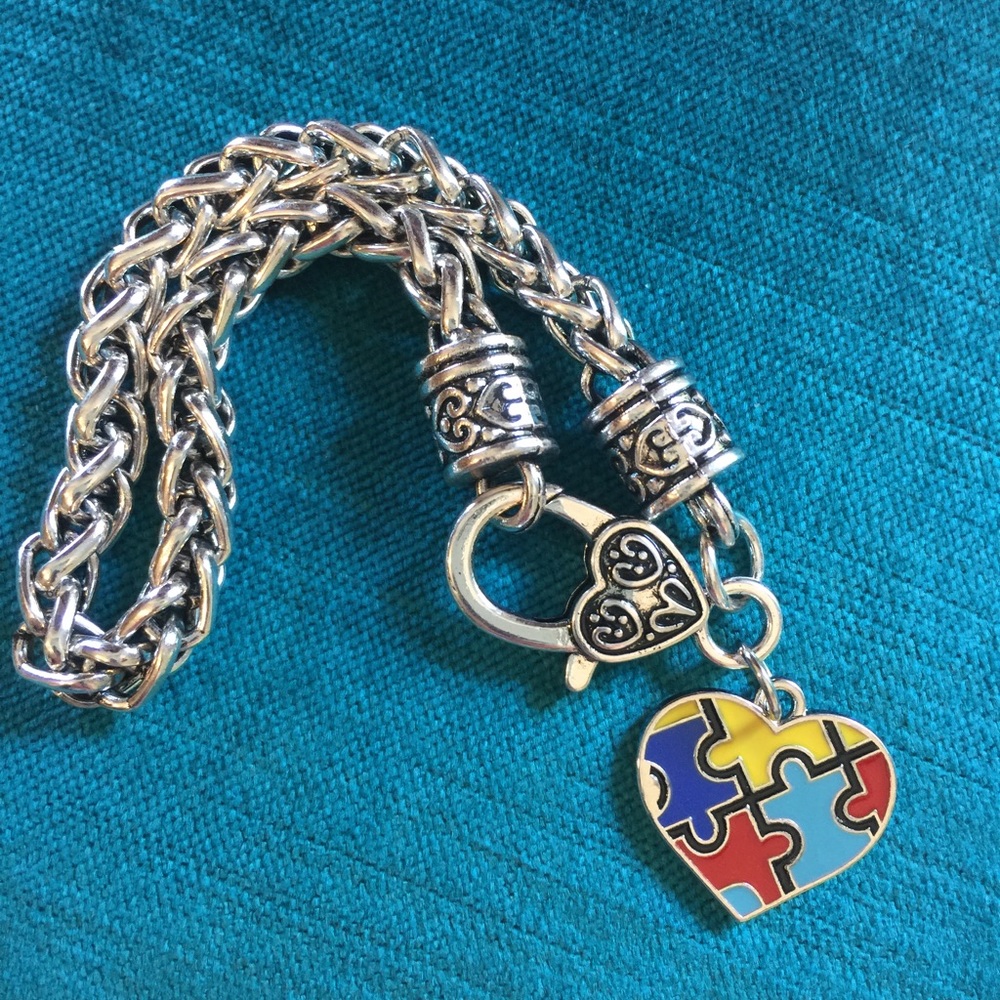 ✨ Autism Awareness Heart Charm Bracelet - Picture 2 of 3